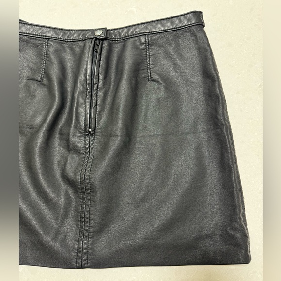 Free People Black Mini Skirt Faux Leather Size 8 - Picture 9 of 12